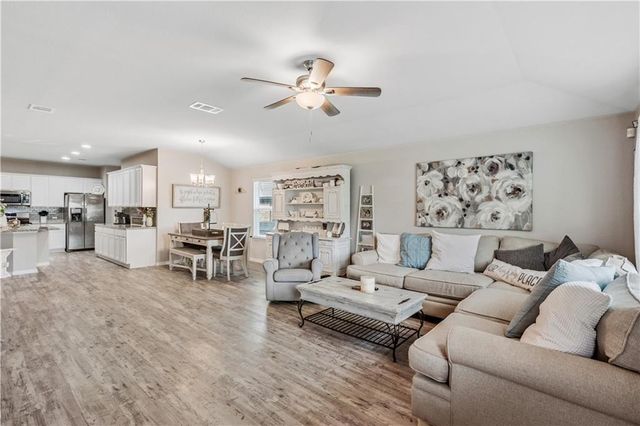 409 Lewisville LN, Leander, TX 78641