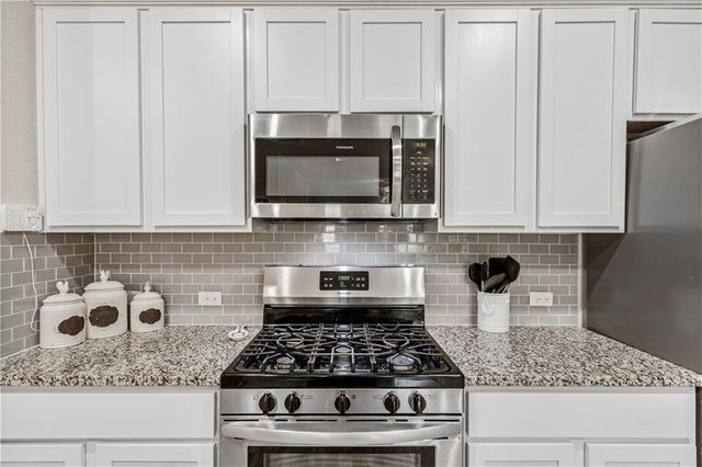 409 Lewisville LN, Leander, TX 78641