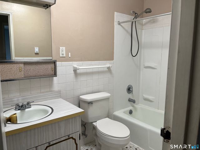 105 Horse Pond Road APT F, Salem, CT 06420