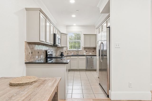 2117 Parkview, Carrollton, TX 75006