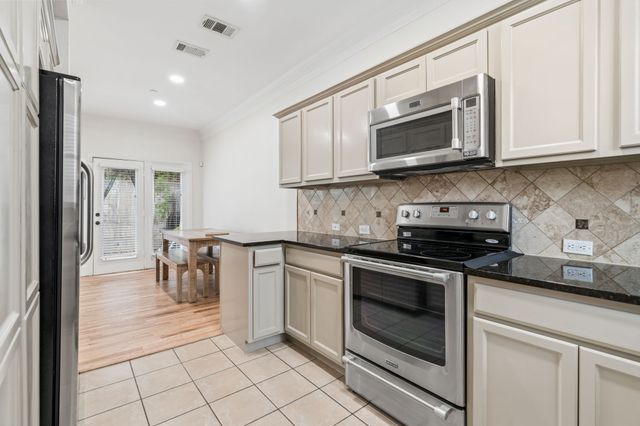 2117 Parkview, Carrollton, TX 75006