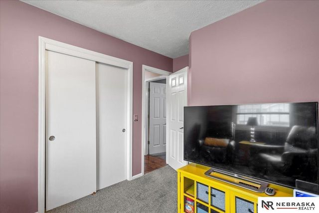8261 Read Street, Omaha, NE 68122