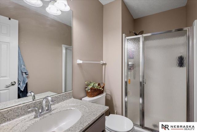 8261 Read Street, Omaha, NE 68122