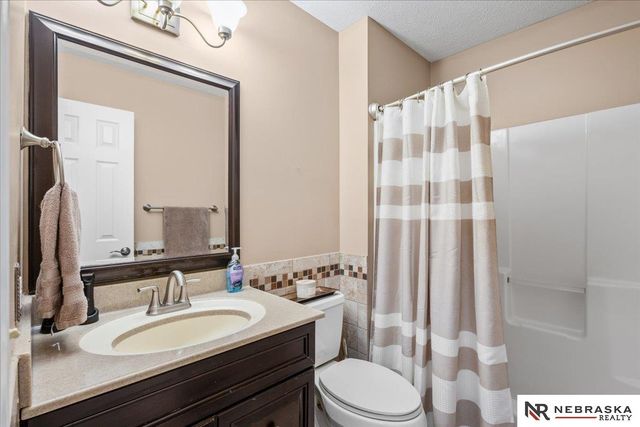 8261 Read Street, Omaha, NE 68122