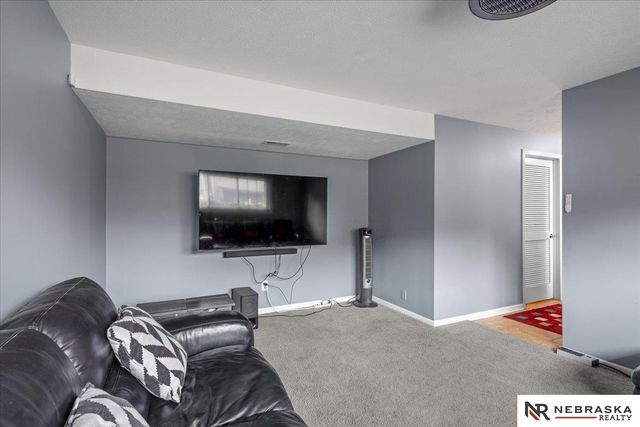 8261 Read Street, Omaha, NE 68122