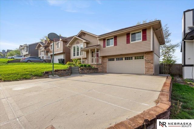 8261 Read Street, Omaha, NE 68122