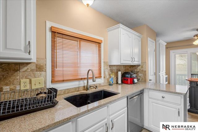 8261 Read Street, Omaha, NE 68122