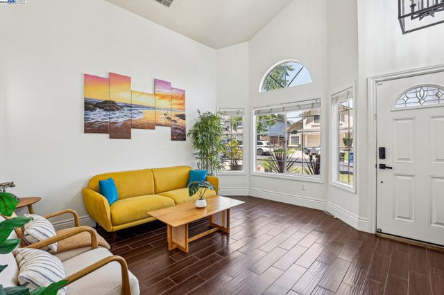 1060 Green Point Ct, Concord, CA 94521