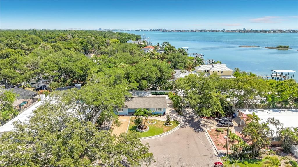 8270 30TH AVENUE N, St Petersburg, FL 33710