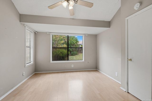 6302 Scrub Jay, San Antonio, TX 78240
