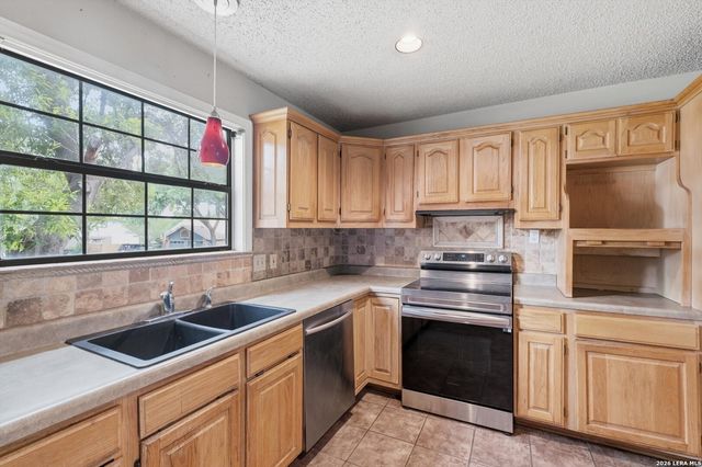 6302 Scrub Jay, San Antonio, TX 78240