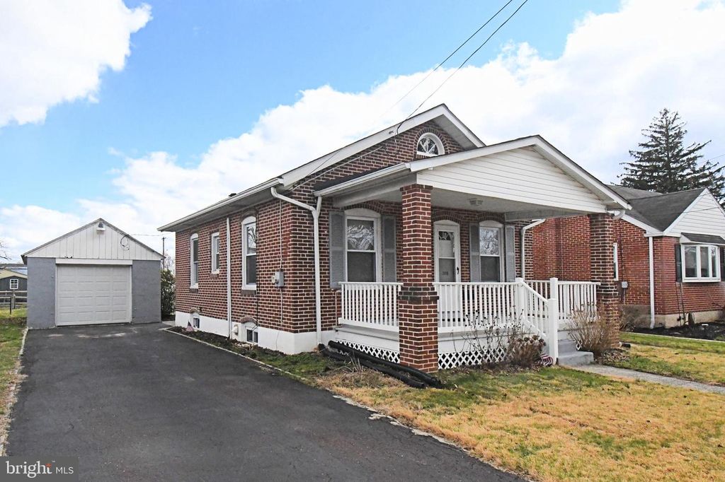 20 E HOWARD ST, Stowe, PA 19464