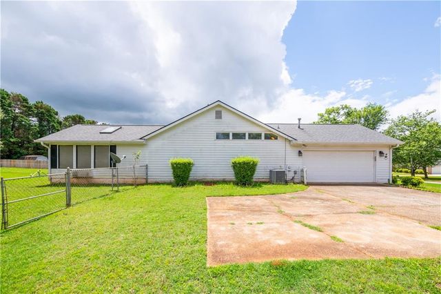 11058 Hunters Lane, Hampton, GA 30228