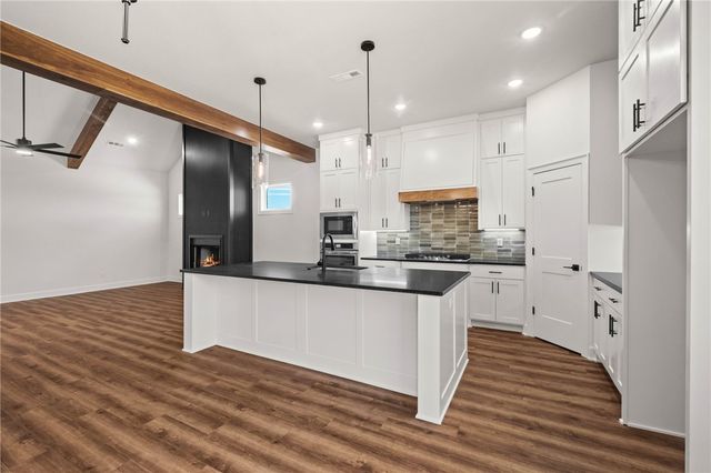 431 Silverview Avenue, Centerton, AR 72719