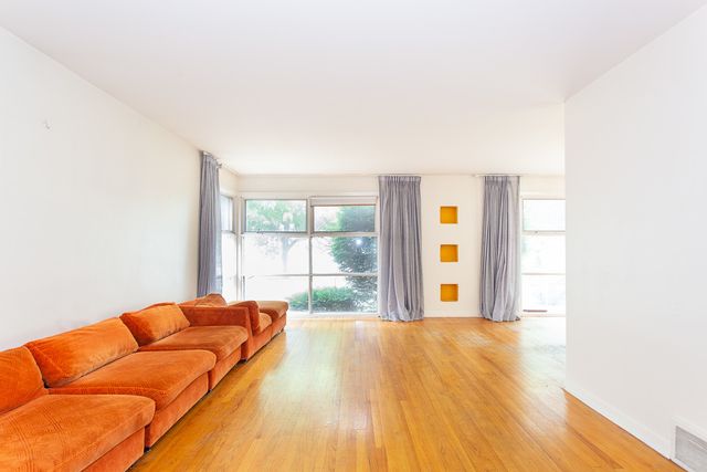 7407 N California Avenue, Chicago, IL 60645