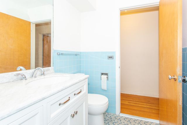 7407 N California Avenue, Chicago, IL 60645