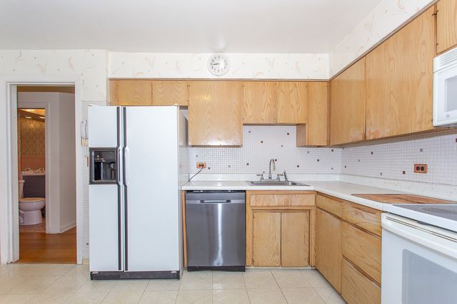 7407 N California Avenue, Chicago, IL 60645