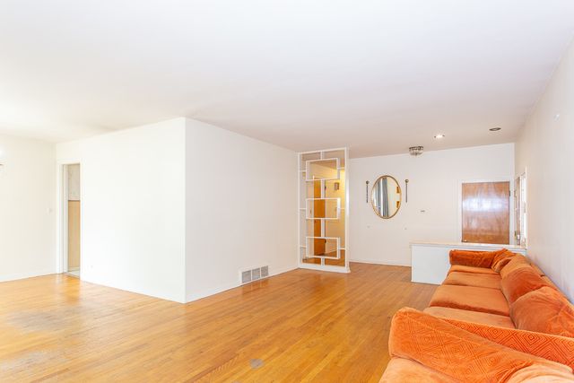 7407 N California Avenue, Chicago, IL 60645