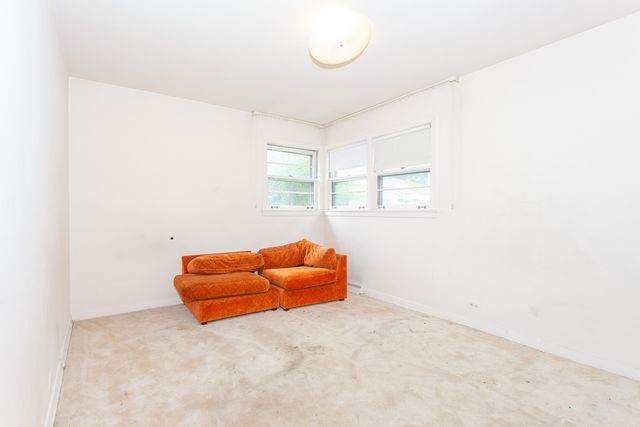 7407 N California Avenue, Chicago, IL 60645