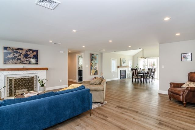 48 Wethersfield Rd, Natick, MA 01760