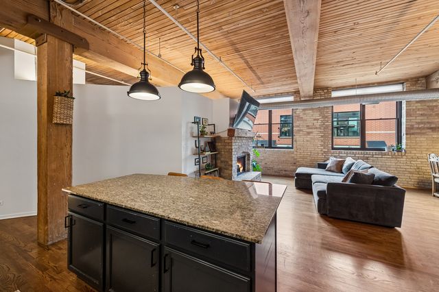 2911 N Western Avenue 111, Chicago, IL 60618