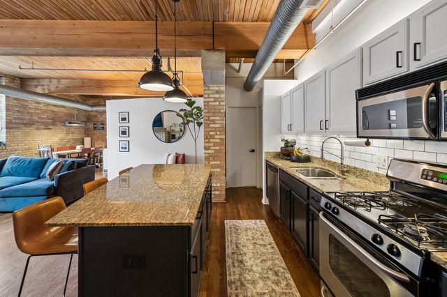 2911 N Western Avenue 111, Chicago, IL 60618