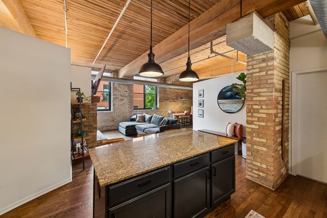2911 N Western Avenue 111, Chicago, IL 60618