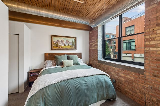 2911 N Western Avenue 111, Chicago, IL 60618