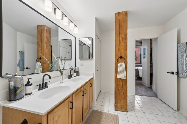 2911 N Western Avenue 111, Chicago, IL 60618