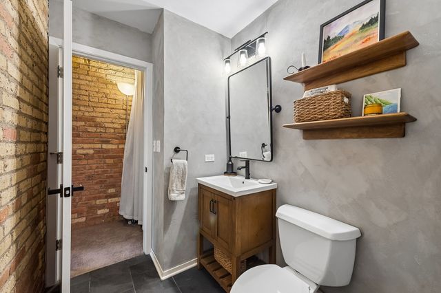 2911 N Western Avenue 111, Chicago, IL 60618