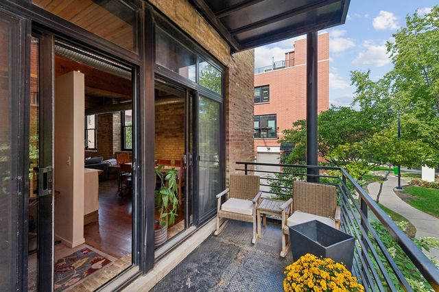 2911 N Western Avenue 111, Chicago, IL 60618