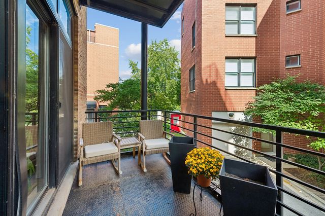 2911 N Western Avenue 111, Chicago, IL 60618