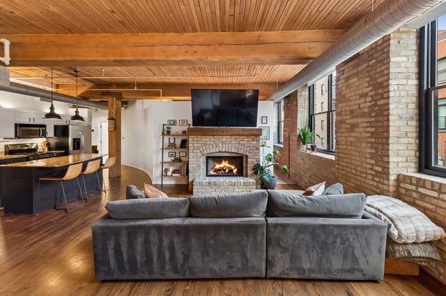 2911 N Western Avenue 111, Chicago, IL 60618