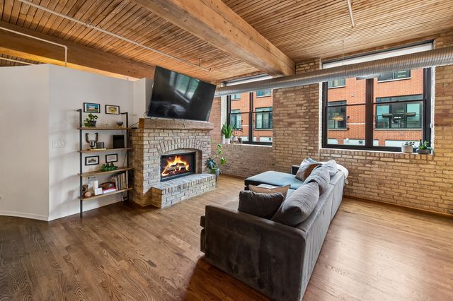 2911 N Western Avenue 111, Chicago, IL 60618