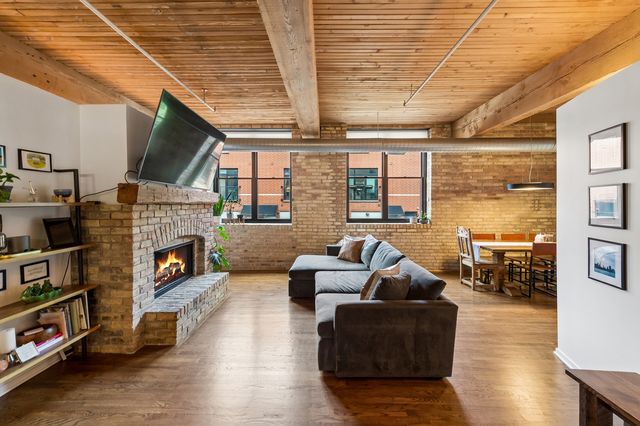 2911 N Western Avenue 111, Chicago, IL 60618