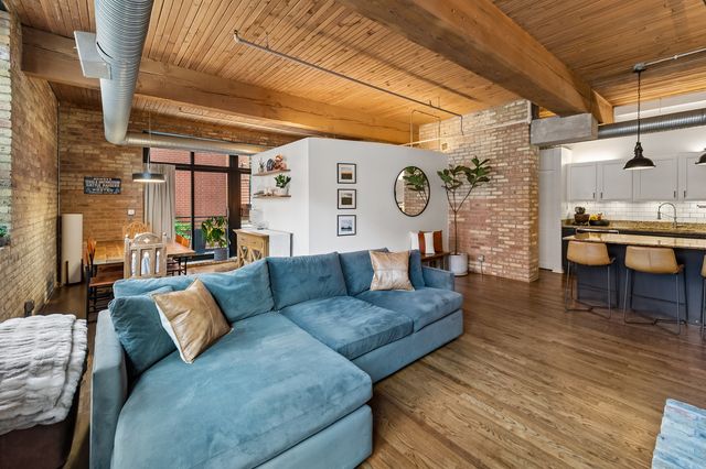 2911 N Western Avenue 111, Chicago, IL 60618
