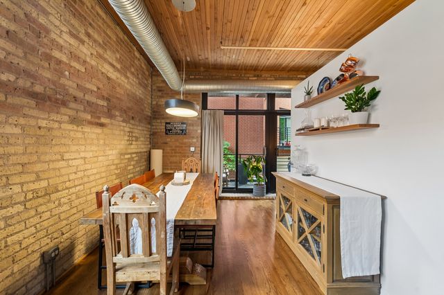 2911 N Western Avenue 111, Chicago, IL 60618