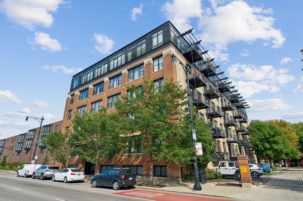2911 N Western Avenue 111, Chicago, IL 60618