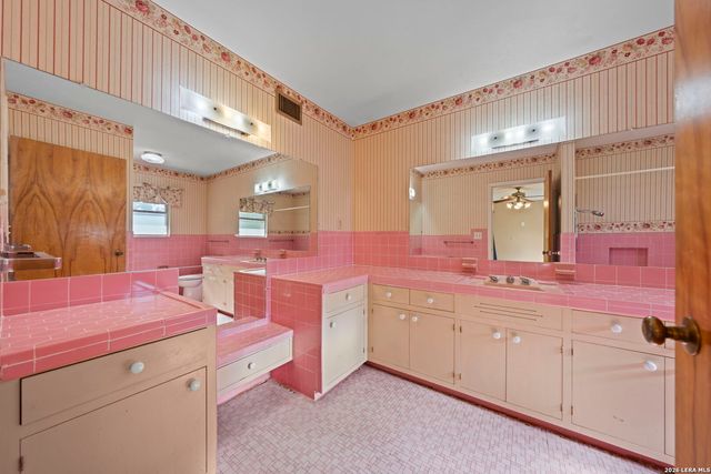 133 Royal Oaks, Kerrville, TX 78028