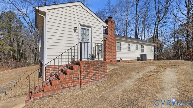 7232 Walnut Grove Dr, Mechanicsville, VA 23111