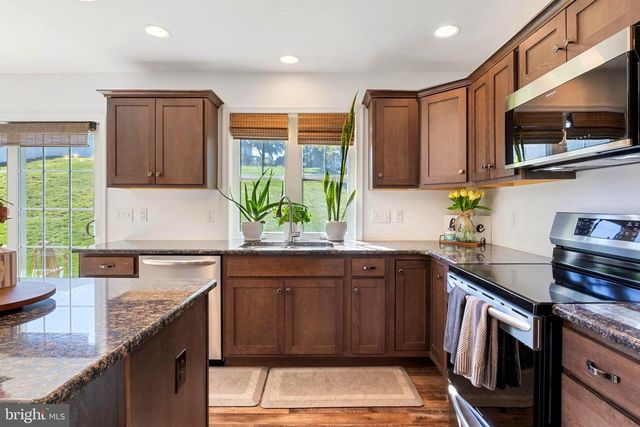 645 N PIER DR, Lancaster, PA 17603