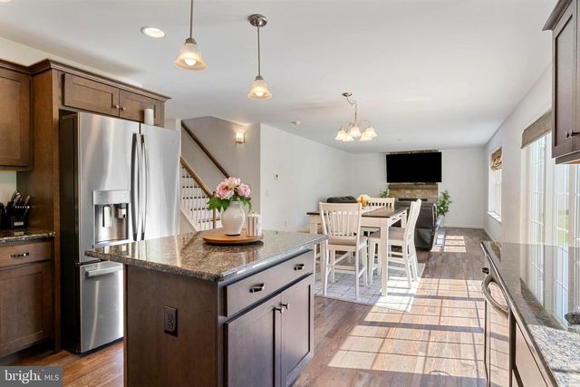 645 N PIER DR, Lancaster, PA 17603