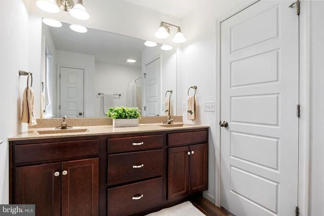 645 N PIER DR, Lancaster, PA 17603