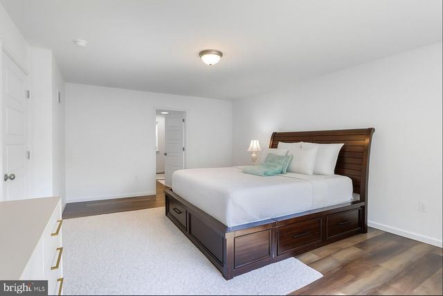 645 N PIER DR, Lancaster, PA 17603