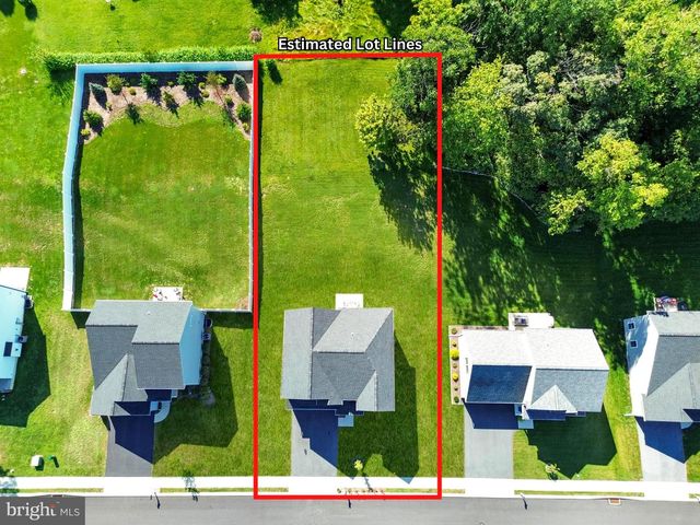 645 N PIER DR, Lancaster, PA 17603