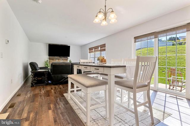 645 N PIER DR, Lancaster, PA 17603