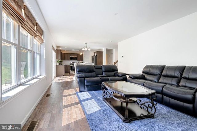 645 N PIER DR, Lancaster, PA 17603