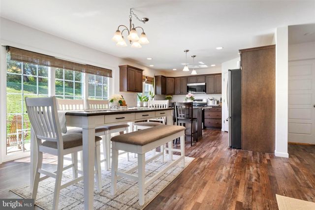 645 N PIER DR, Lancaster, PA 17603