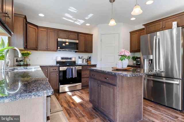 645 N PIER DR, Lancaster, PA 17603