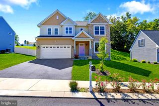 645 N PIER DR, Lancaster, PA 17603